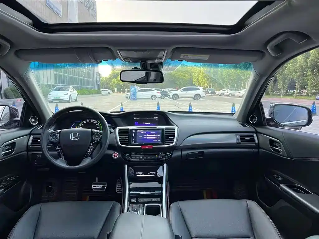 Honda Accord 2018 — фото 10