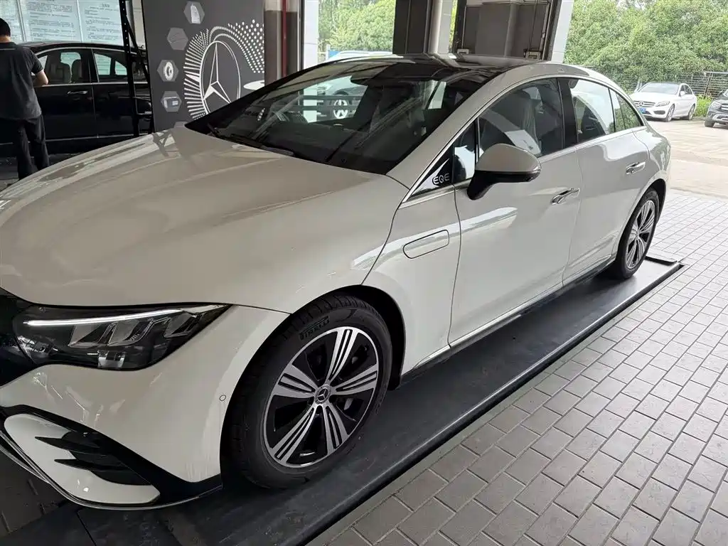 Mercedes-Benz EQE 2025