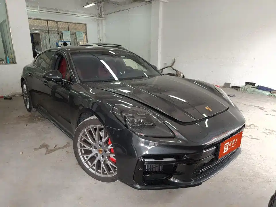Porsche Panamera 2025