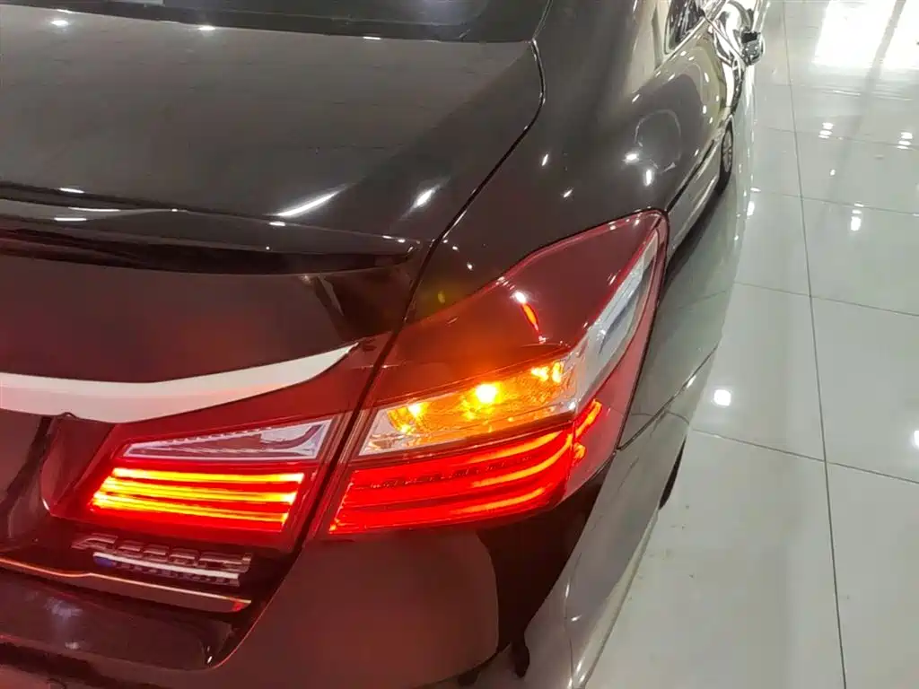 Honda Accord 2018 — фото 8