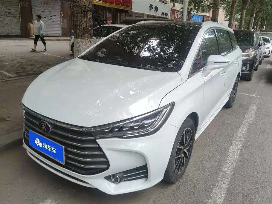 BYD MAX 2018