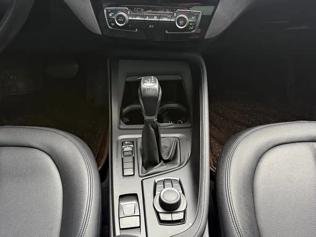 BMW X1 2018 — фото 12