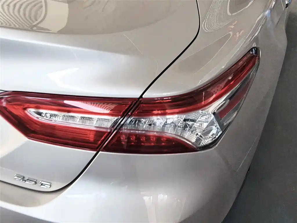 Toyota Camry 2022 — фото 8