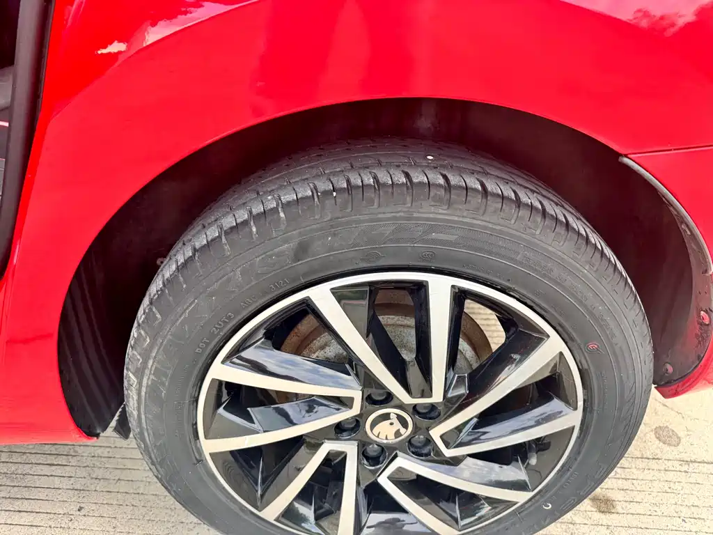 Skoda Rapid Spaceback 2020 — фото 18