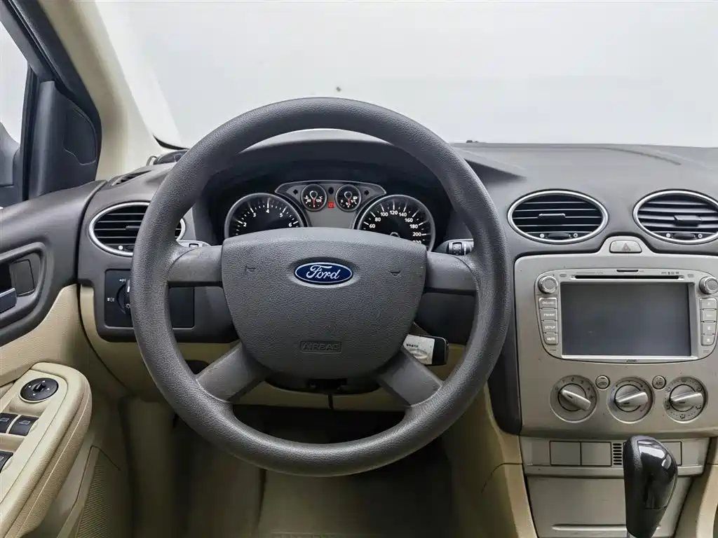 Ford Focus 2013 — фото 11