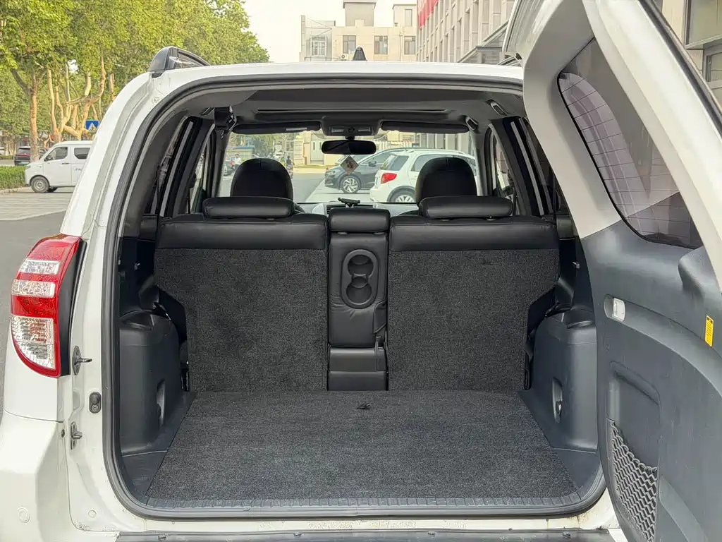 Toyota RAV4 2013 — фото 14