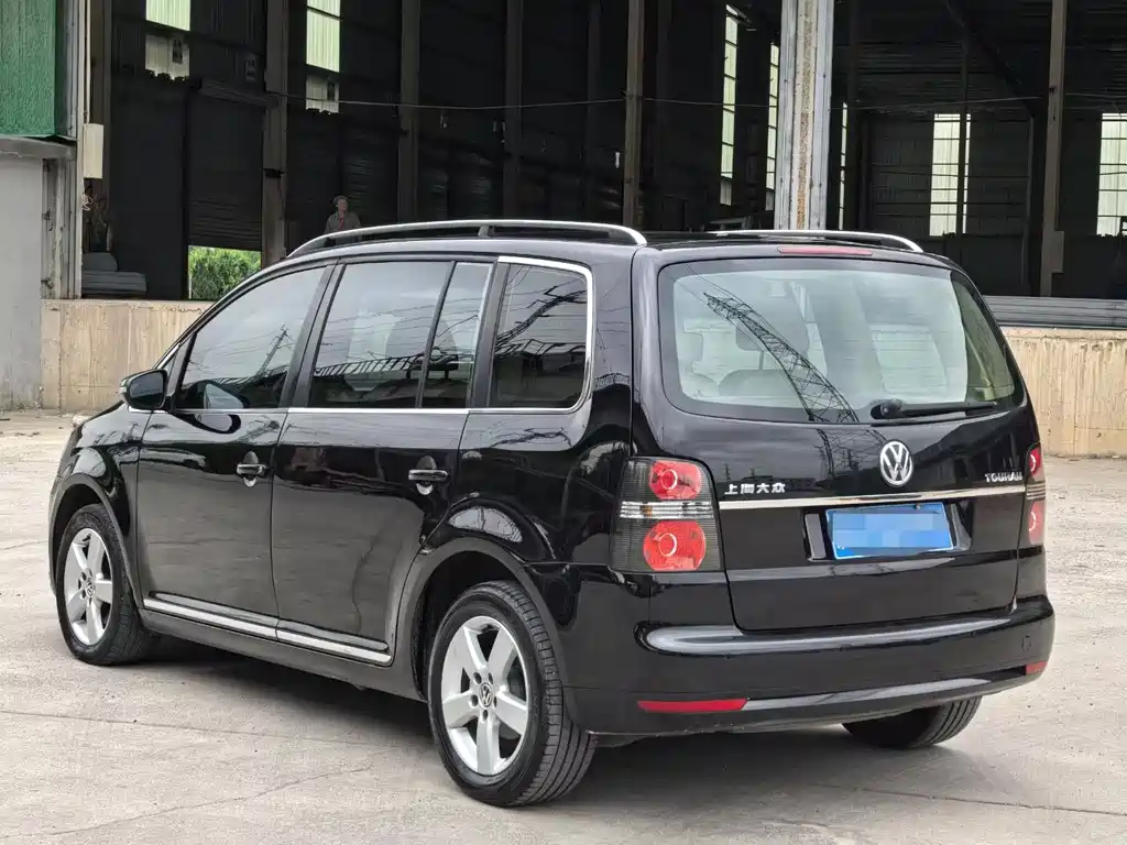 Volkswagen Touran 2015 — фото 4