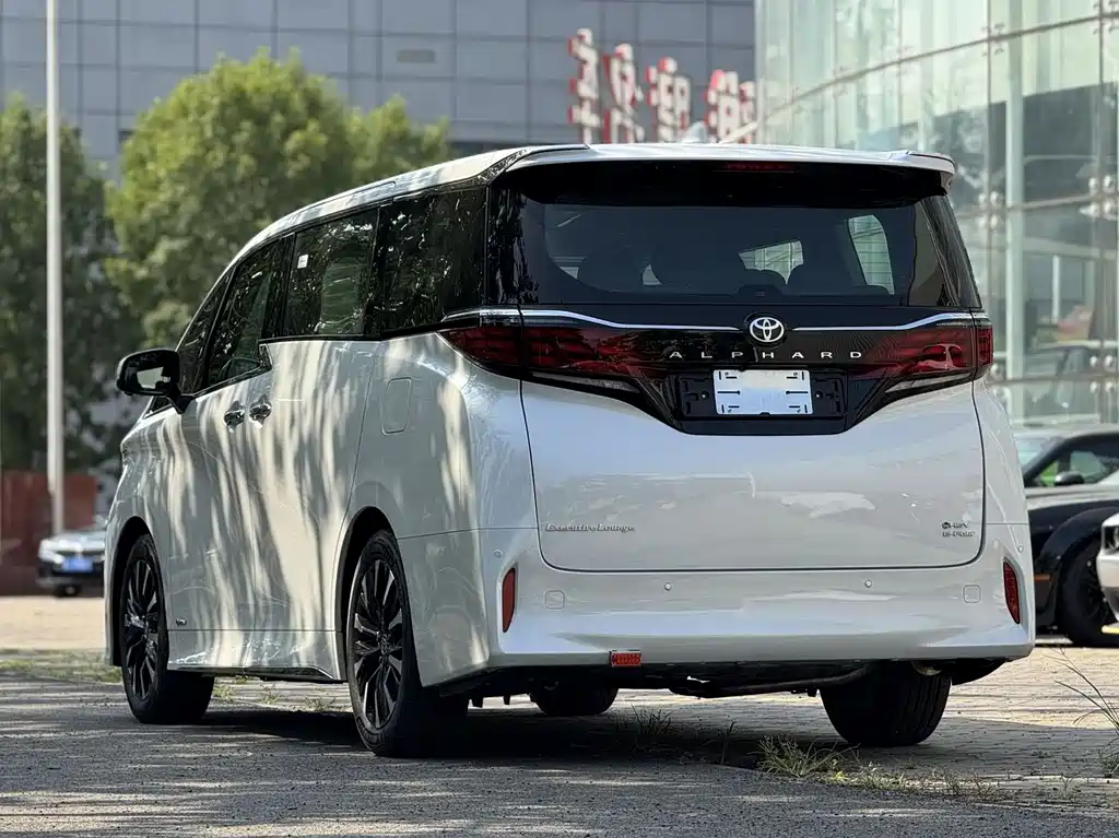 Toyota Alphard — фото 6