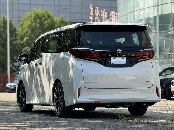 Toyota Alphard 2025