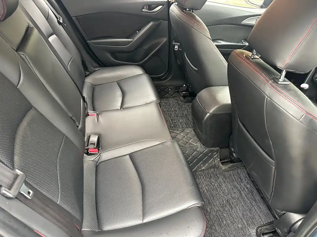 Mazda 3 Axela 2017 — фото 13