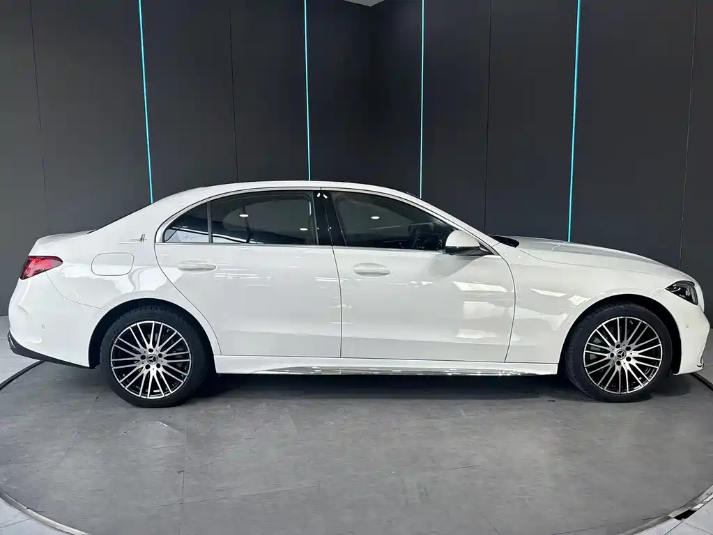 Mercedes-Benz C-Class 2025