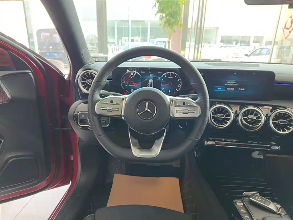 Mercedes-Benz A-Class 2021 — фото 11