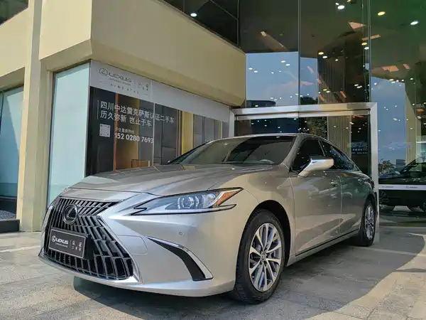 Lexus ES 2022