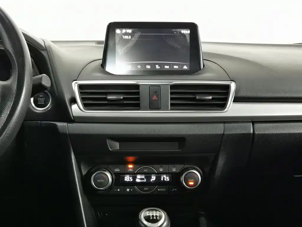 Mazda 3 Axela 2016 — фото 12