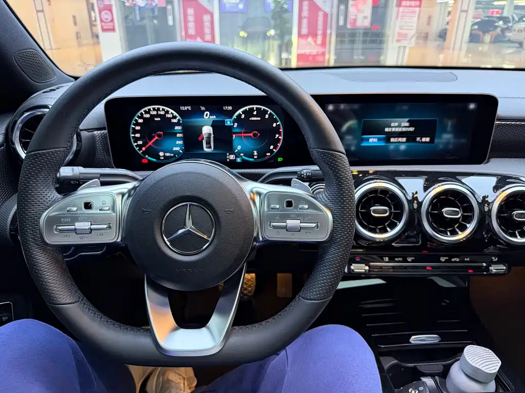 Mercedes-Benz A-Class 2019 — фото 10