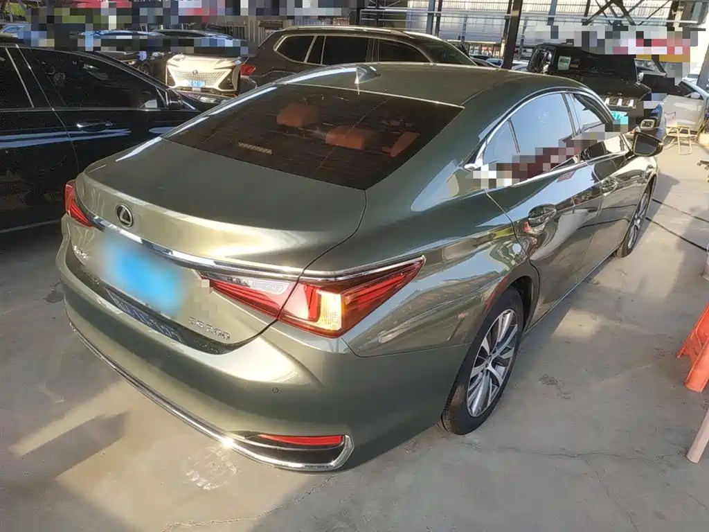 Lexus ES 2020 — фото 9
