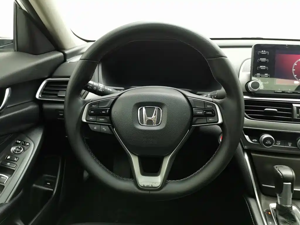 Honda Accord 2019 — фото 11