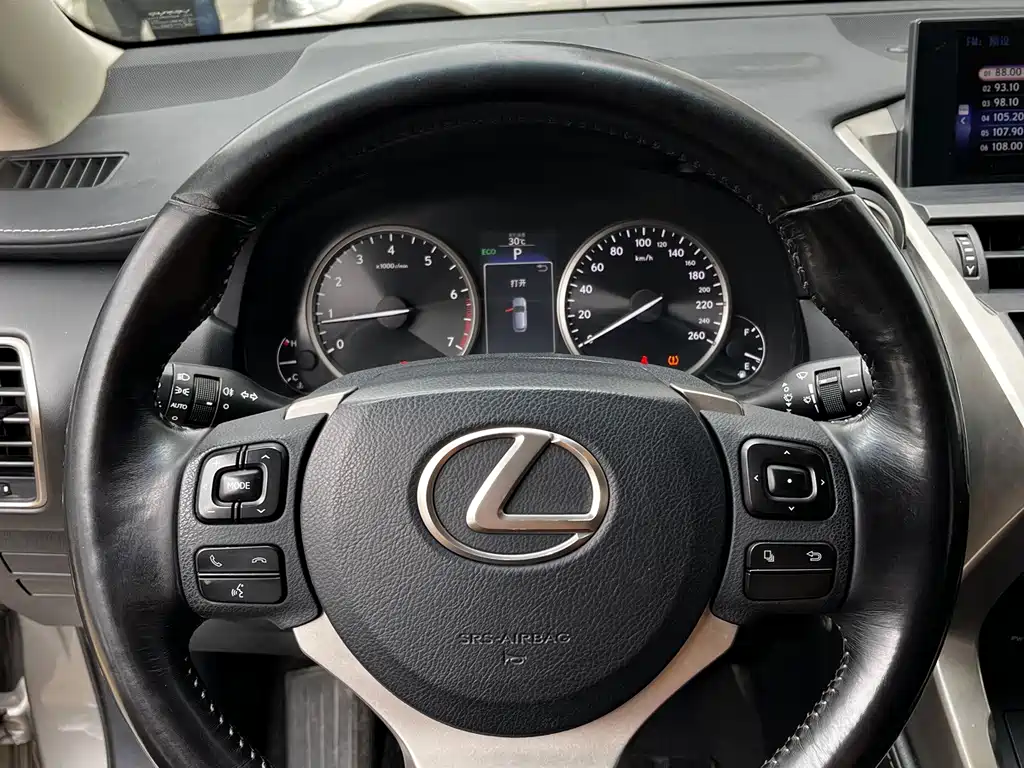 Lexus NX 2017 — фото 15