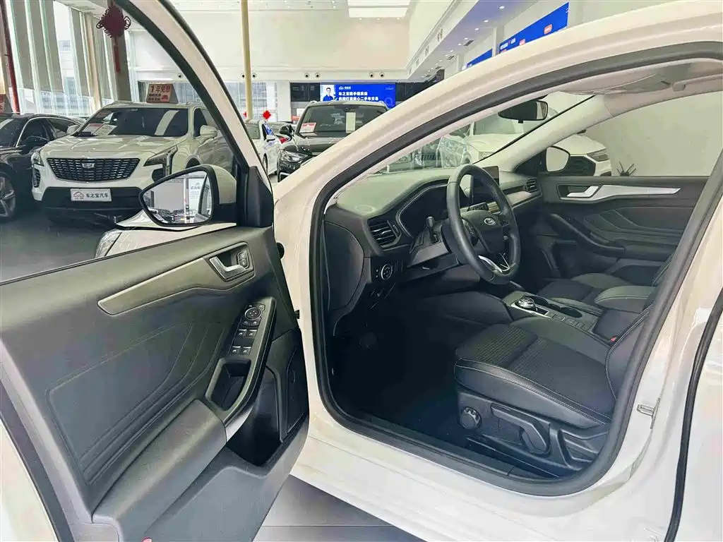 Ford Focus 2020 — фото 20