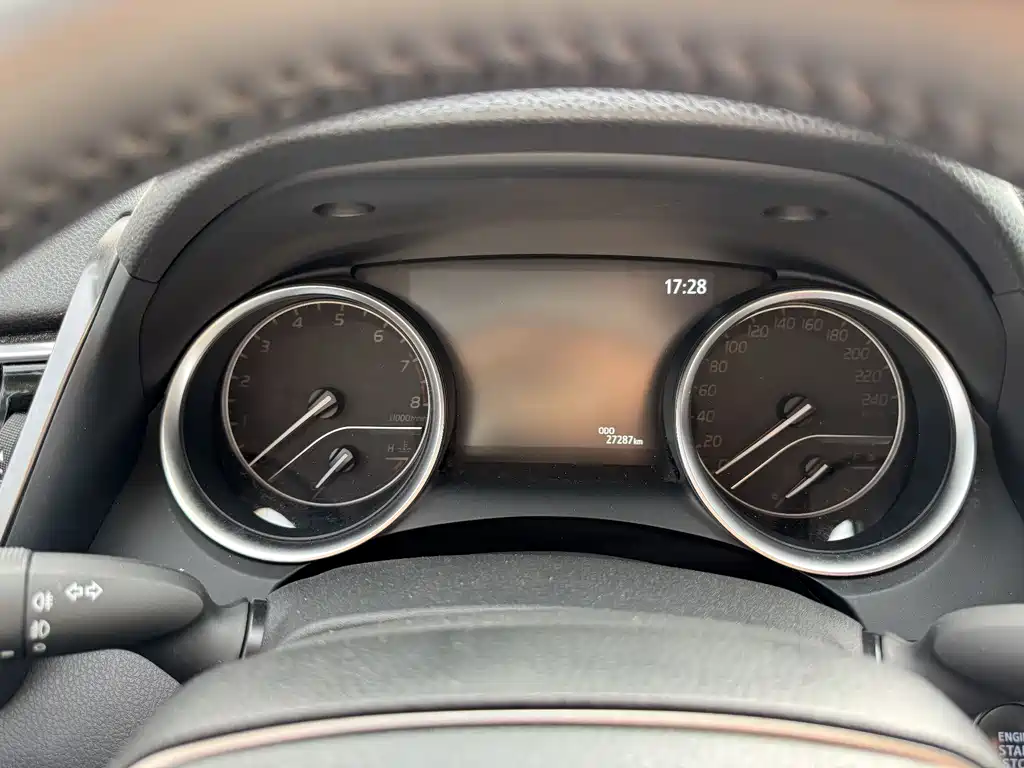 Toyota Camry 2023 — фото 12