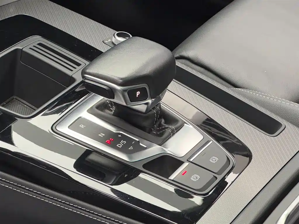 Audi Q5L 2023 — фото 16