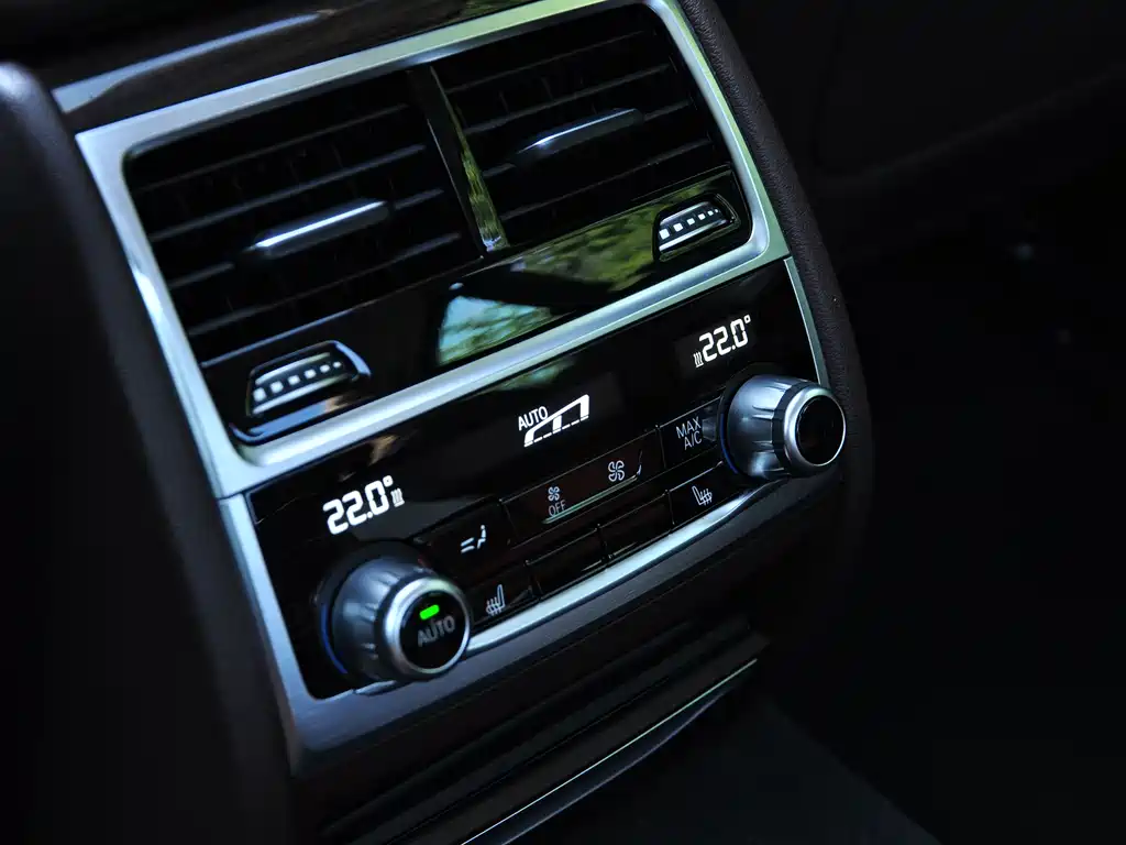 BMW 7 Series 2016 — фото 13
