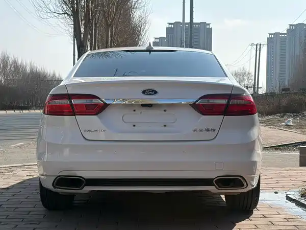Ford Taurus 2017