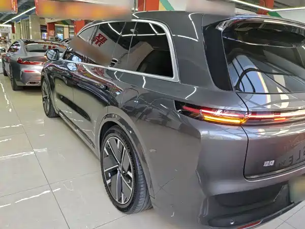 Li Auto L8 2025