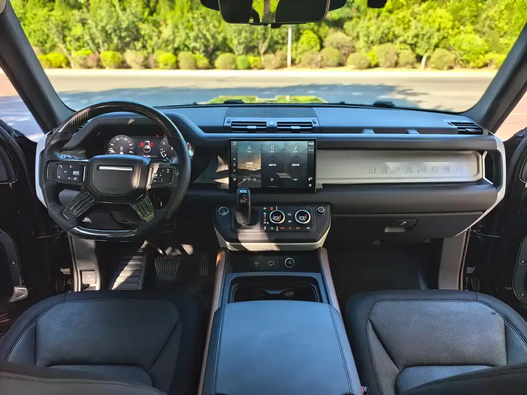 Land Rover Defender 2022 — фото 17