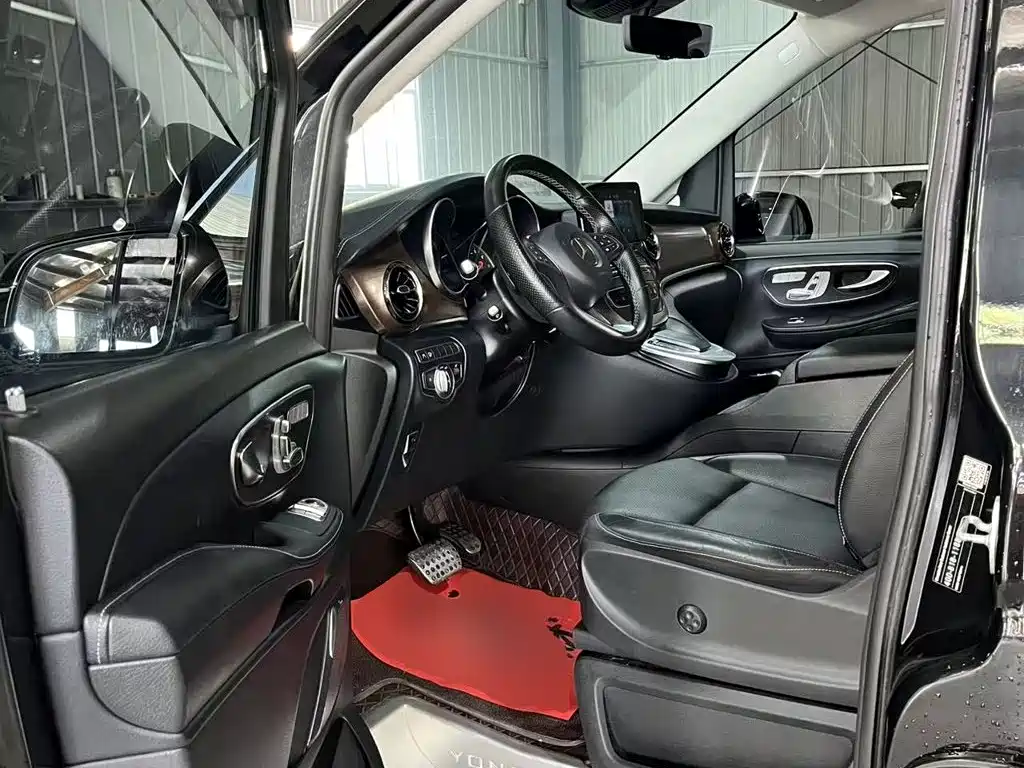 Mercedes-Benz V-Class 2022 — фото 15