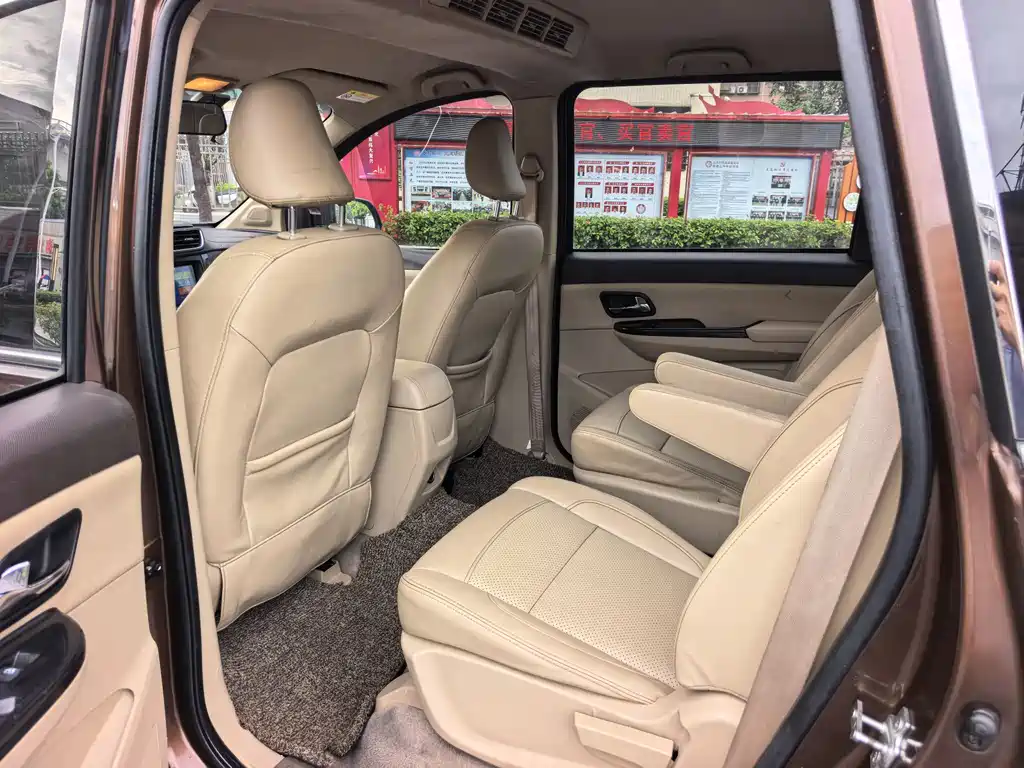Wuling Hongguang 2016 — фото 11