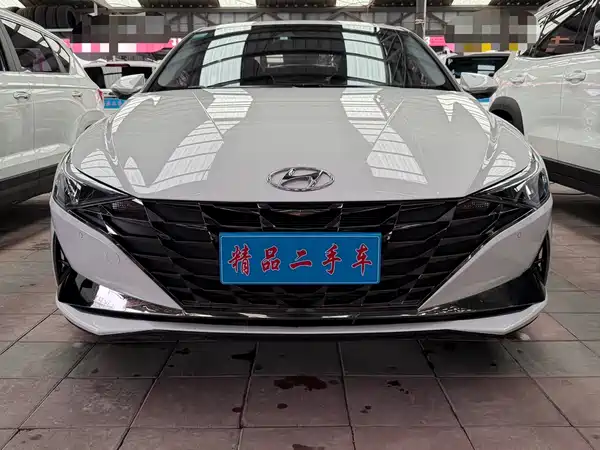 Hyundai Elantra 2022