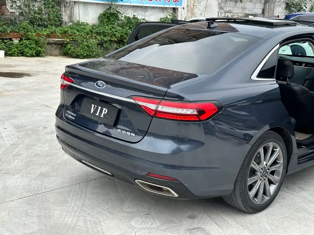 Ford Taurus 2021 — фото 19