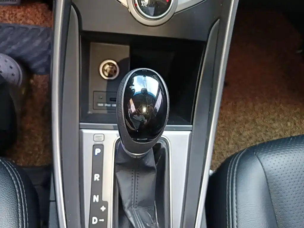 Hyundai Elantra Langdong 2015 — фото 14