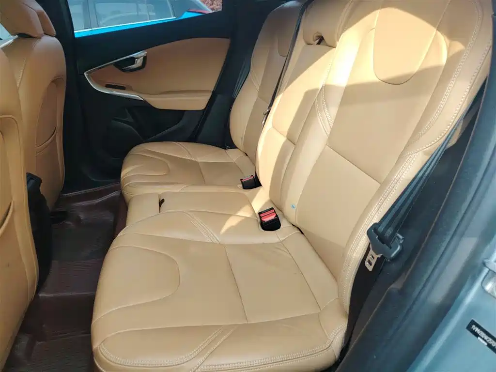 Volvo V40 2019 — фото 15
