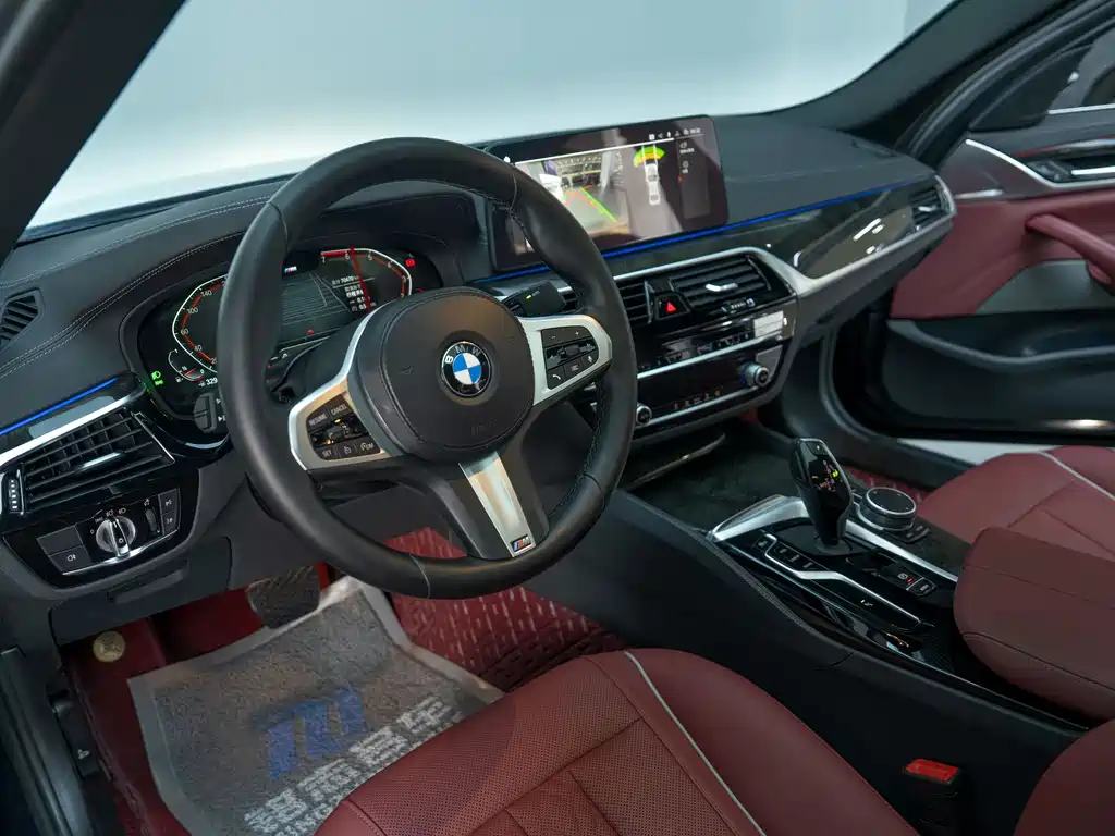 BMW 5 Series 2021 — фото 11