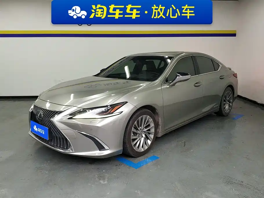 Lexus ES 2018 — фото 1