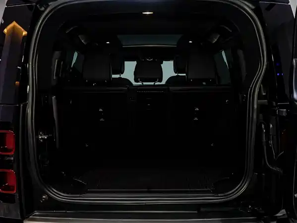 Land Rover Defender 2024