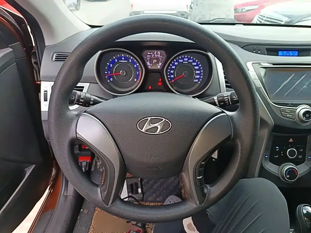 Hyundai Elantra Langdong 2015 — фото 11