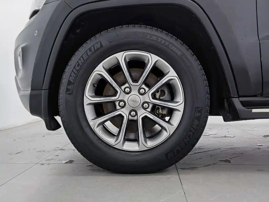 Jeep Grand Cherokee 2017 — фото 17
