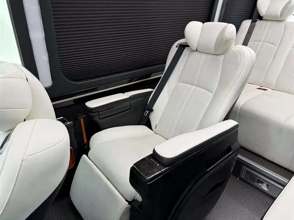 Toyota Coaster 2023 — фото 25