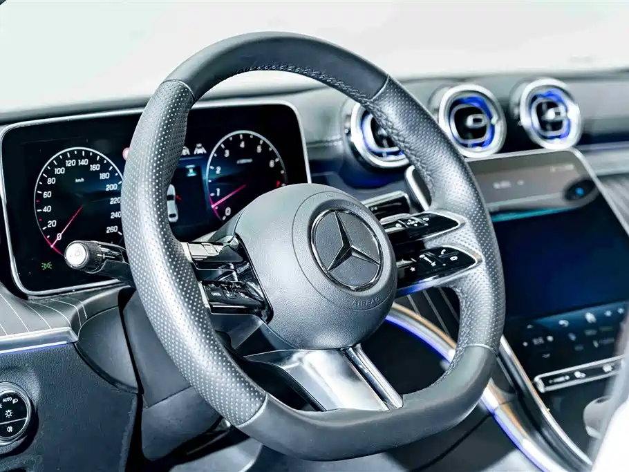 Mercedes-Benz C-Class 2024 — фото 11