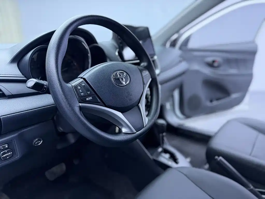 Toyota Yaris L 2022 — фото 14