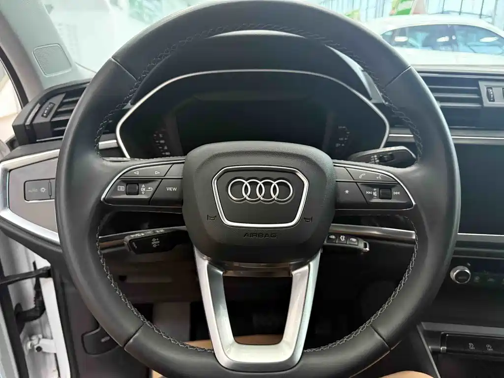 Audi Q3 2023 — фото 18