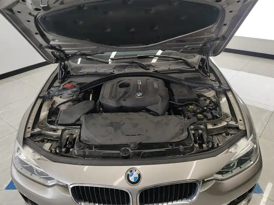 BMW 3 Series 2017 — фото 10