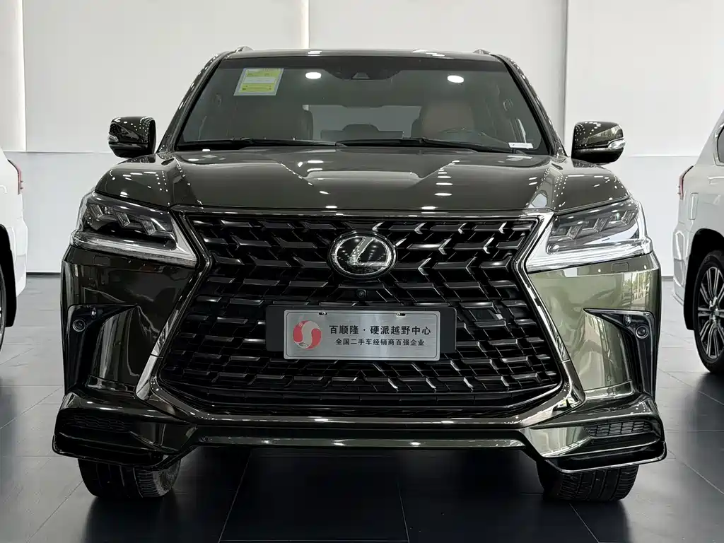 Lexus LX 2023 — фото 1