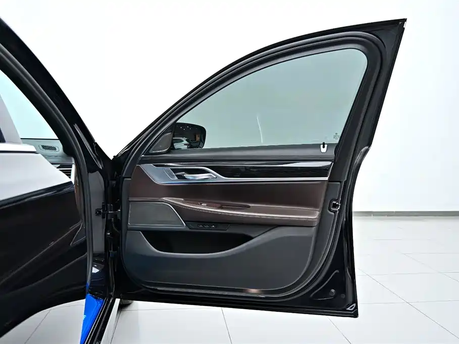BMW 7 Series 2019 — фото 20