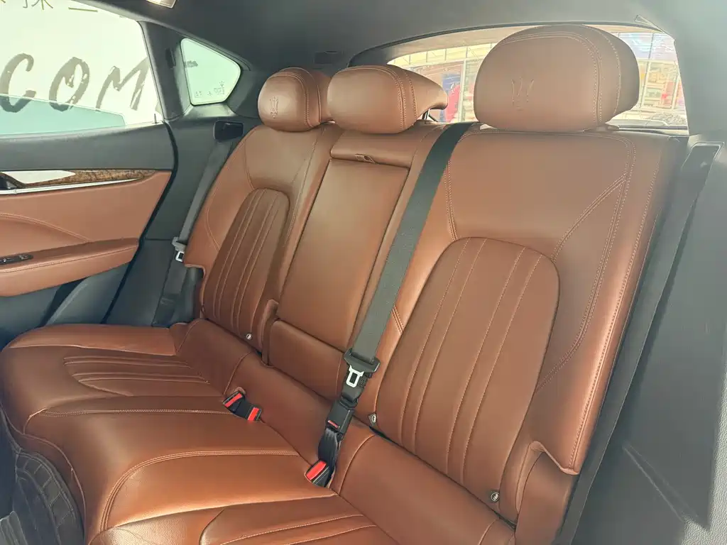 Maserati Levante 2018 — фото 11