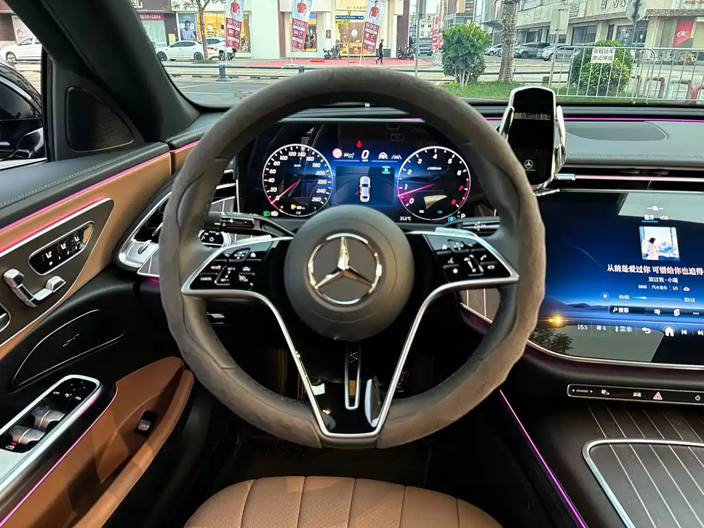 Mercedes-Benz E-Class 2025 — фото 16