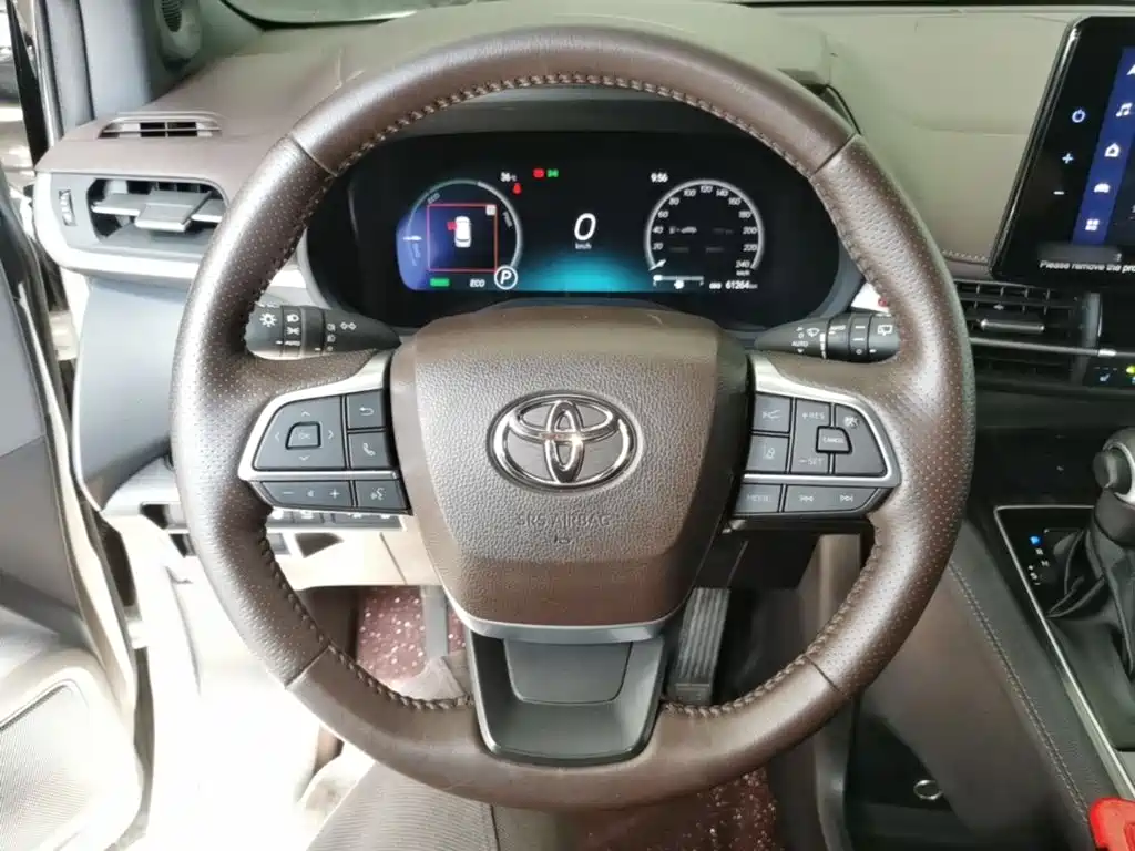 Toyota Sienna 2023 — фото 11